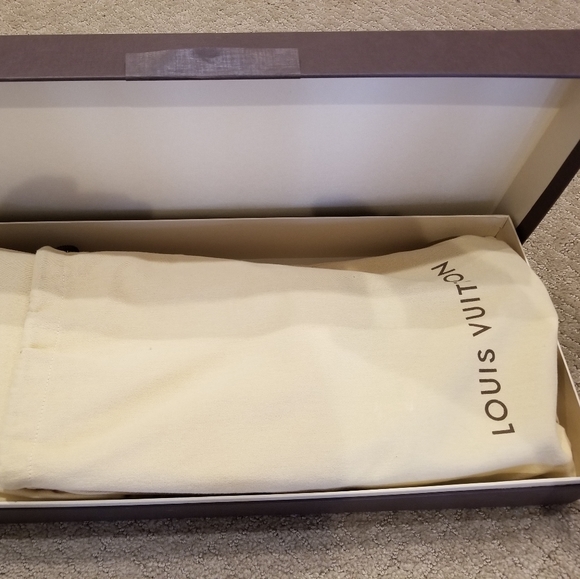 LADIES SIZE 7 NEVER WORN LOUIS VUITTON BOOTS - Picture 5 of 7